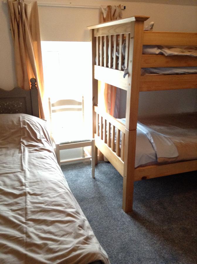 Pantyrathro International Hostel Carmarthen Extérieur photo