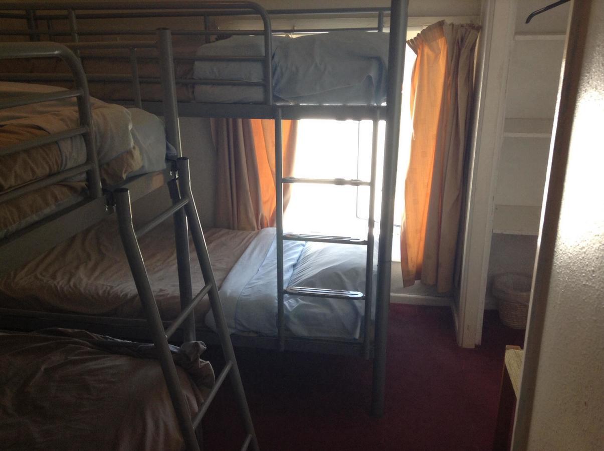 Pantyrathro International Hostel Carmarthen Extérieur photo