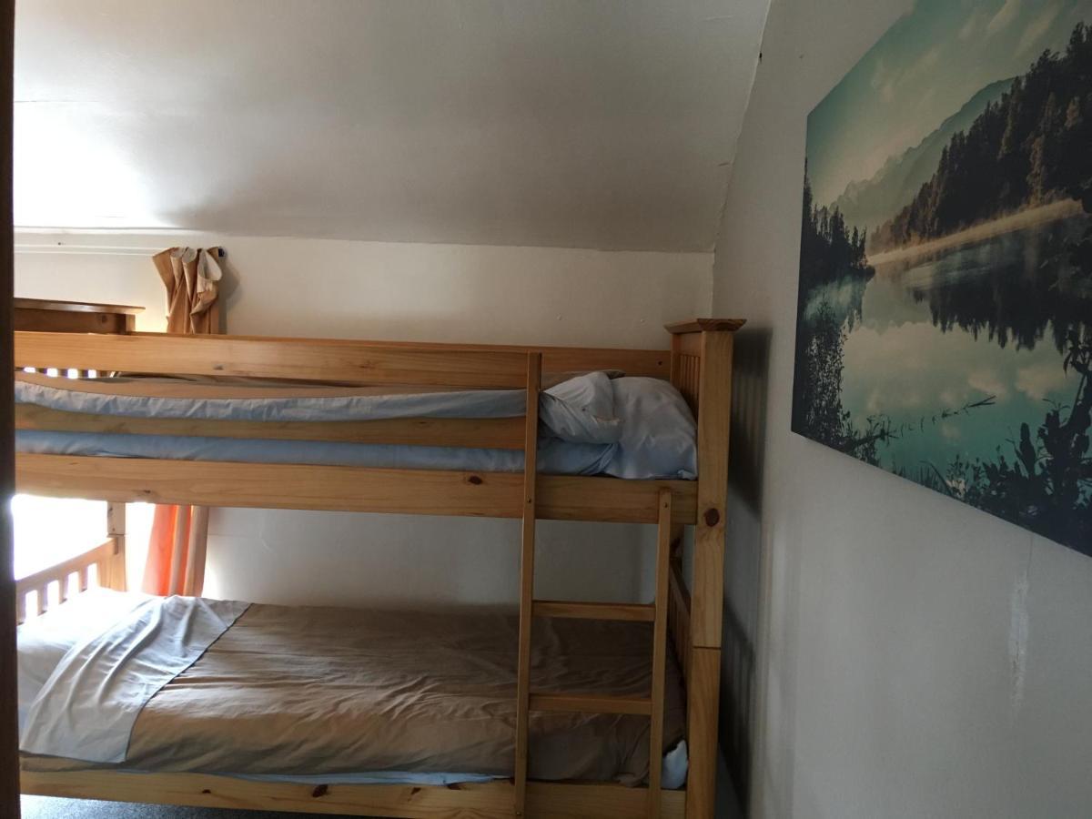Pantyrathro International Hostel Carmarthen Extérieur photo