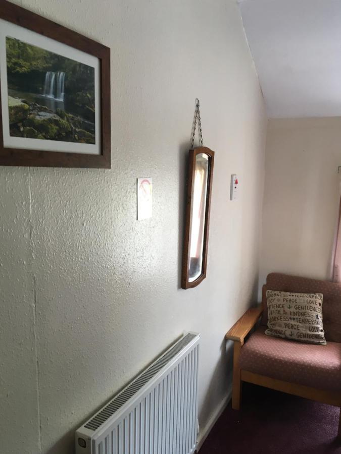 Pantyrathro International Hostel Carmarthen Extérieur photo