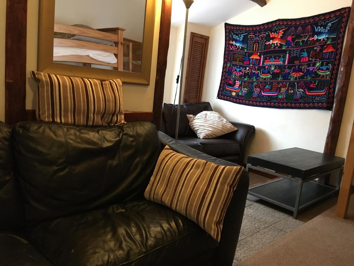 Pantyrathro International Hostel Carmarthen Extérieur photo