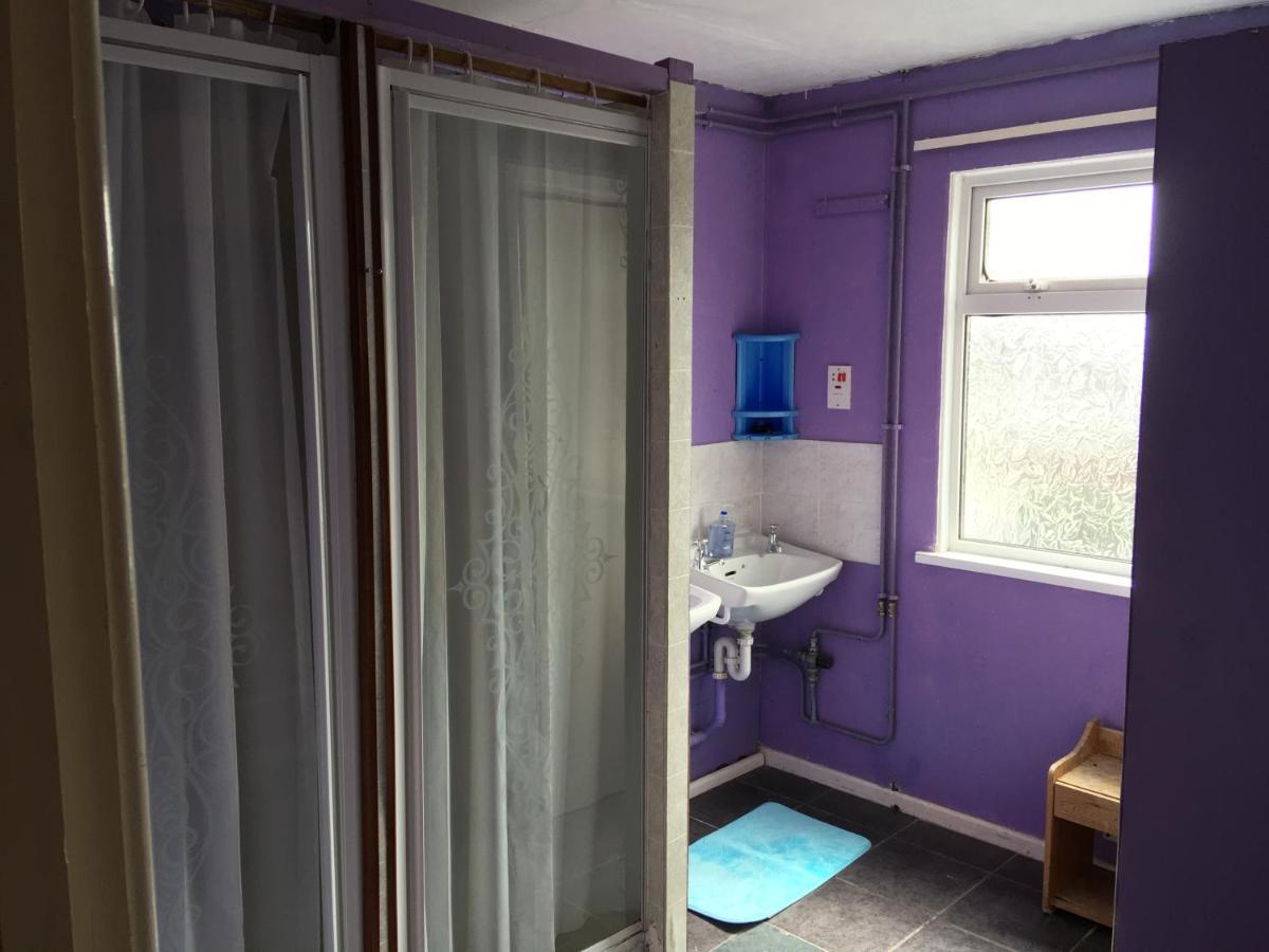 Pantyrathro International Hostel Carmarthen Extérieur photo