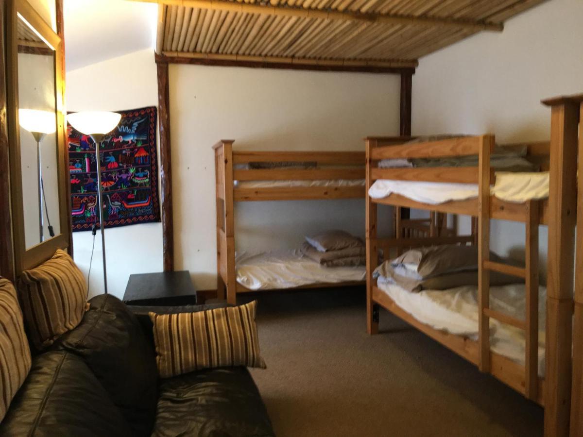 Pantyrathro International Hostel Carmarthen Extérieur photo